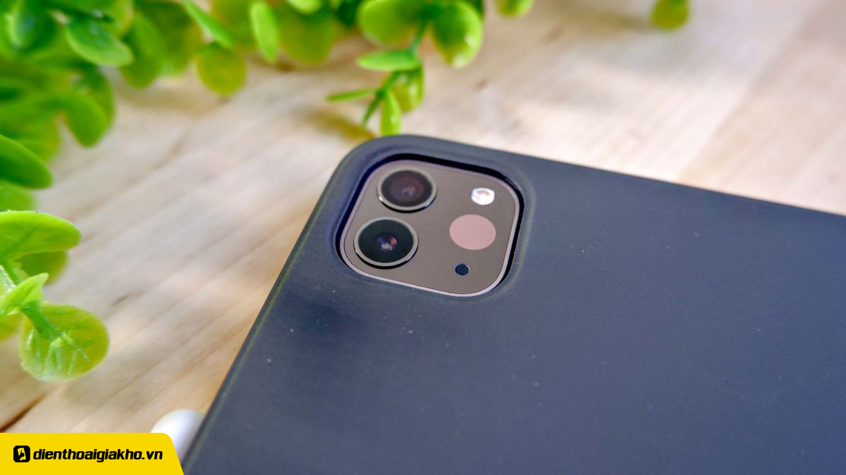 Ống kính camera ấn tượng, nhiều chức năng thú vị