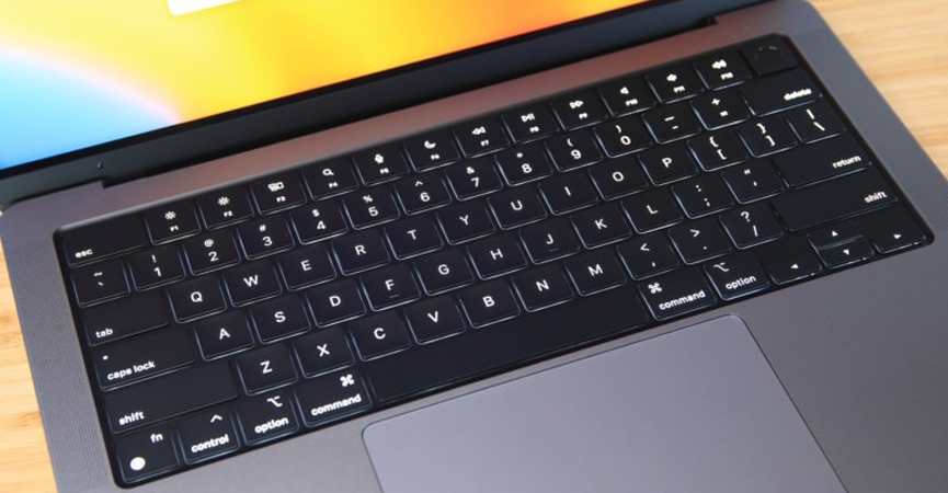 Macbook pro 2023 bàn phím và touch bar được đánh giá cao