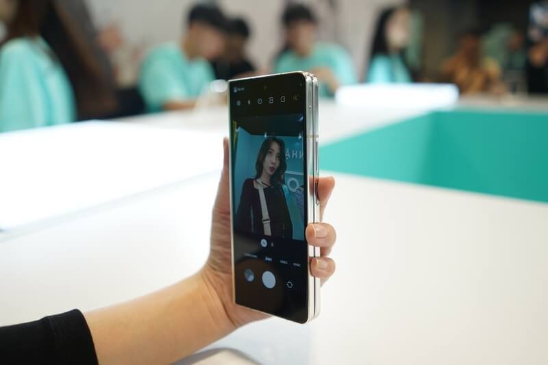 camera trước Samsung Galaxy Z Fold 5