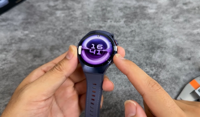 Màn hình AMOLED sắc nét, hiển thị sống động