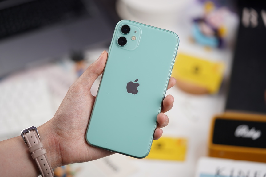 iPhone 11 và iPhone 11 Pro Max cũ có gì khác nhau