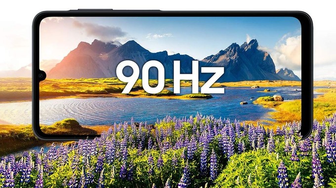 Màn hình rộng 6.7 inch với tần số quét 90Hz mượt mà