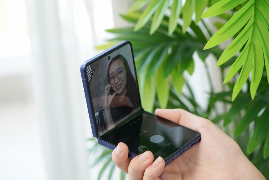 Galaxy Z Flip 7 – nhỏ gọn nhưng mạnh mẽ