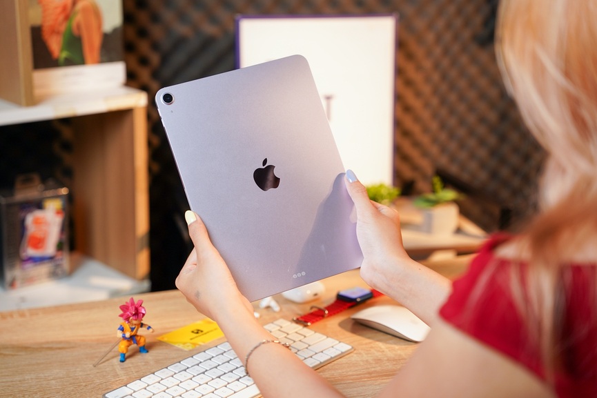 Thiết kế mỏng nhẹ, cầm lâu thoải mái