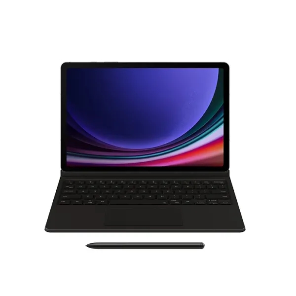Bao da + bàn phím AI Samsung Galaxy Tab S10 LITE/S10 FE/S9 FE/S9 Touch Pad - Đa tầng bảo vệ Dòng bao da này mang đến trải nghiệm làm việc liền mạch hơn nhờ thiết kế gắn liền bàn phím và touchpad. Cấu trúc bao da cố định máy chắc kết hợp khả năng dựng đứng giúp thiết bị trong trạng thái sẵn sàng cho học tập và xử lý công việc.  Khung bao da ôm sát, bảo vệ Galaxy Tab mạnh mẽ Bao da + bàn phím AI Samsung Galaxy Tab S10 LITE/S10 FE/S9 FE/S9 Touch Pad sở hữu phần khung dựng và lớp vỏ ôm gọn thân máy. Thiết kế này hạn chế tình trạng trượt rơi và giữ máy đứng vững khi đặt trên bàn, đồng thời tránh xê dịch khi thao tác bằng touchpad hoặc gõ phím.  Khả năng bảo vệ toàn diện của bao da + bàn phím AI Samsung Galaxy Tab S10 LITE/S10 FE/S9 FE/S9 Touch PadBao da có lớp vỏ ôm gọn thân máy  Nhờ chất liệu bao da bền và khả năng che phủ toàn bộ mặt lưng, bao da hỗ trợ bảo vệ thiết bị trước các tác động thường gặp như trầy xước, va quệt khi di chuyển. Kết cấu dạng book cover giúp bao da Samsung Galaxy Tab S10 này đóng mở dễ dàng, tạo lớp chắn bổ sung để màn hình được an toàn hơn trong túi xách hoặc balo.  Thiết kế gọn tinh tế, tương thích cho nhiều dòng Galaxy Tab Bao da + bàn phím AI Samsung Galaxy Tab S10 LITE/S10 FE/S9 FE/S9 Touch Pad có tạo hình mỏng gọn, dễ dàng gắn liền với máy. Màu đen trung tính tạo cảm giác sang trọng, phù hợp môi trường học tập lẫn công việc, đồng thời giúp tổng thể tablet trông liền mạch hơn khi kết hợp với bàn phím.  Thiết kế hiện đại, khả năng tương thích ấn tượng của bao da + bàn phím AI Samsung Galaxy Tab S10 LITE/S10 FE/S9 FE/S9 Touch PadBao da tương thích nhiều dòng Galaxy Tab  Bao da được Samsung phát triển riêng cho các dòng Tab S10 Lite, S10 FE, S9 FE và S9, đảm bảo độ khít và độ bền chắc khi lắp vào máy. Phần nắp lưng hỗ trợ dựng đứng giúp người dùng nhanh chóng chuyển từ chế độ cầm tay sang chế độ làm việc cố định.  Bàn phím tích hợp touch-pad, thao tác linh hoạt hơn Bao da + bàn phím AI Samsung Galaxy Tab S10 LITE/S10 FE/S9 FE/S9 Touch Pad cho cảm giác sử dụng liền mạch như một thiết bị làm việc hoàn chỉnh. Việc tích hợp touch-pad giúp thao tác di chuyển con trỏ, chọn nội dung hay điều hướng trở nên thuận tiện hơn.  Bàn phím và Touchpad tích hợp tiện lợi của bao da + bàn phím AI Samsung Galaxy Tab S10 LITE/S10 FE/S9 FE/S9 Touch PadBao da tích hợp bàn phím có touchpad  Bàn phím được trang bị phím AI Key giúp kích hoạt trợ lý ảo tức thì chỉ với một lần nhấn, rút ngắn các bước thao tác khi cần tìm kiếm hoặc xử lý công việc nhanh. Bên cạnh đó, khả năng hỗ trợ Samsung DeX cho phép chuyển tablet sang giao diện đa nhiệm tương tự máy tính.  Mua bao da + bàn phím AI Samsung Galaxy Tab S10 LITE/S10 FE/S9 FE/S9 Touch Pad chính hãng tại CellphoneS Mua bao da + bàn phím AI Samsung Galaxy Tab S10 LITE/S10 FE/S9 FE/S9 Touch Pad tại CellphoneS giúp sở hữu sản phẩm với mức giá ưu đãi hấp dẫn. Hệ thống hỗ trợ giảm thêm qua nhiều hình thức thanh toán, kèm các chương trình khuyến mại theo thời điểm. Hệ thống cũng hỗ trợ giao hàng nhanh với nhiều khu vực. CellphoneS đồng thời cung cấp thêm nhiều lựa chọn phụ kiện tương thích để tối ưu không gian làm việc của thiết bị.