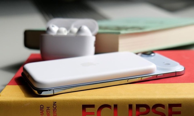 Pin bền bỉ, sạc nhanh 20W